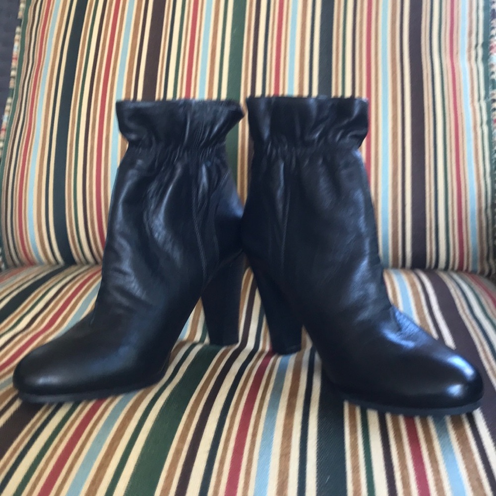 NWT Black Ruffled Top Booties